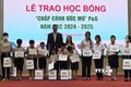 Bình Dương: Trao học bổng cho học sinh mất người thân trong đại dịch COVID-19