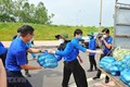 响应越共中央总书记的号召首都河内近5000名青年志愿者奔赴各地参与防疫工作