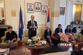 越南驻法国代表机构祝贺老挝2022年传统新年