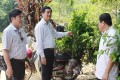 Đồng chí Hoàng Xuân Lương cùng Đoàn công tác kiểm tra tình hình phát triển kinh tế của người Cờ Lao tại thôn Khuổi Phạt, xã Vĩnh Hảo, huyện Bắc Quang (Hà Giang).