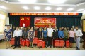 Thứ trưởng, Phó Chủ nhiệm Ủy ban Dân tộc Hoàng Xuân Lương chụp ảnh cùng Đoàn đại biểu người có uy tín huyện Đakrông.