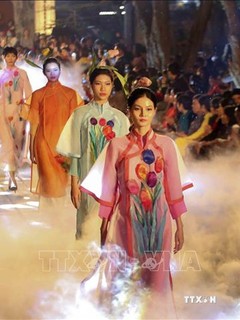 Quảng bá di sản và áo dài truyền thống trong Liên hoan Phim Việt Nam năm 2021