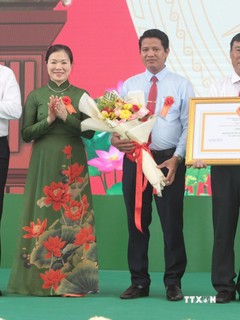 Huyện Duyên Hải đón bằng công nhận đạt chuẩn nông thôn mới