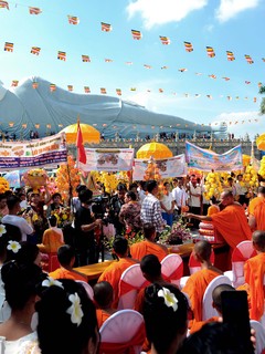 Rộn ràng Lễ dâng y Kathina ở chùa Som Rong