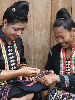 Nét đẹp trong trang phục truyền thống phụ nữ dân tộc Cống ở Điện Biên 