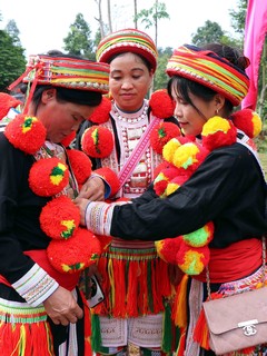 Trang phục của người Dao Đỏ tỉnh Tuyên Quang. Ảnh: Quang Đán - TTXVN