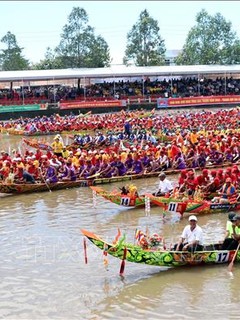 Gìn giữ lễ hội truyền thống đặc sắc đua ghe Ngo của đồng bào Khmer