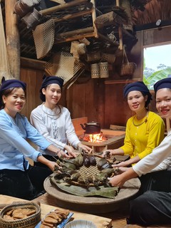 Văn hóa ẩm thực của người Tày ở xã Nghĩa Đô rất phong phú, đa dạng, trong đó không ít món còn là bài thuốc quý. Ảnh: Hương Thu-TTXVN