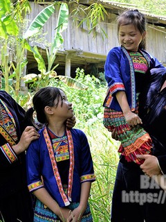 Gia đình anh Dương Văn Ngoan (dân tộc Mông, thôn Khuổi Làm, xã Cao Minh, huyện Tràng Định) nhiều năm liên tục là gia đình văn hóa tiêu biểu của xã. Ảnh: baolangson.vn