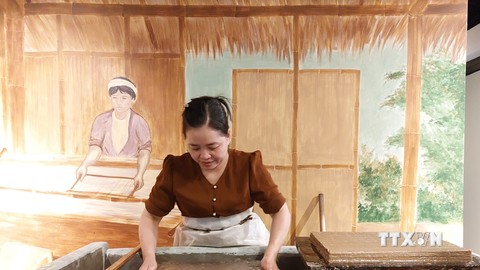 Hà Nội: Phục dựng mô hình làng nghề giấy Dó vùng Bưởi xưa