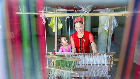Bảo tồn, phát triển nghề dệt thổ cẩm của đồng bào Thái ở Làng Xiềng