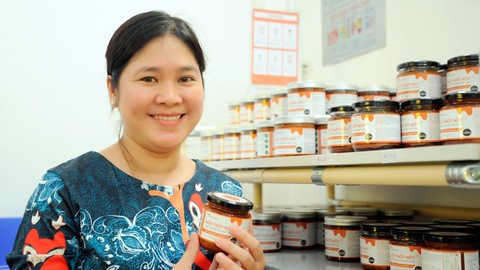 高棉族女子热衷于提升糖棕蜜产品地位