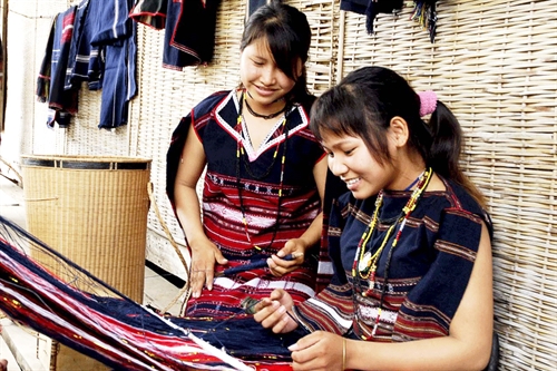 Vẻ đẹp trang phục truyền thống dân tộc Jrai