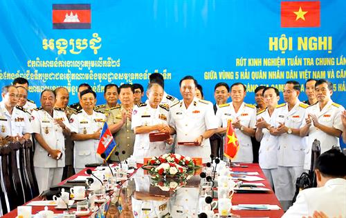 越南与柬埔寨海军召开联合巡逻的总结会议