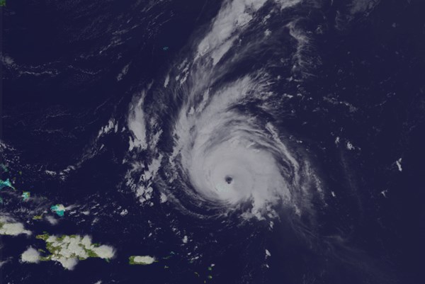 Mỹ thử nghiệm đưa tàu thăm dò không người lái vào tâm bão cấp 4