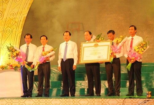 Phó Thủ tướng Vũ Văn Ninh dự lễ công nhận thị xã Ngã Bảy (Hậu Giang) đạt chuẩn nông thôn mới