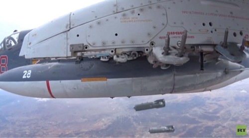 Xem video Su-30 và Su-25 Nga dội bom IS
