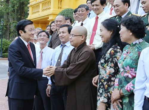 Chủ tịch nước Trương Tấn Sang gặp mặt 120 điển hình dân vận khéo Thành phố Hồ Chí Minh