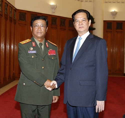 Thủ tướng Nguyễn Tấn Dũng tiếp Tổng Tham mưu trưởng Quân đội nhân dân Lào