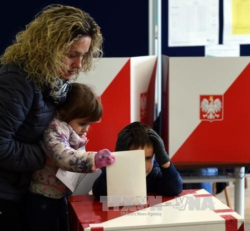 Tổng tuyển cử Ba Lan: Đảng đối lập thắng áp đảo