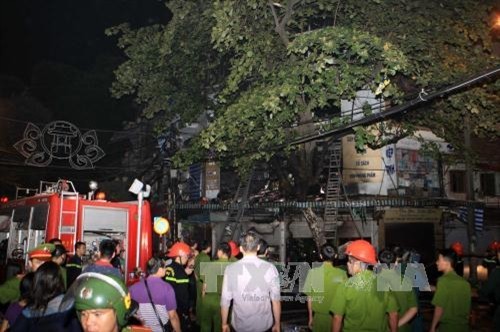 Dập tắt vụ hỏa hoạn ở phố Hàng Mã, Hà Nội