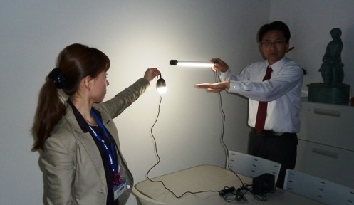 Panasonic giới thiệu bộ sạc và chiếu sáng bằng năng lượng Mặt Trời