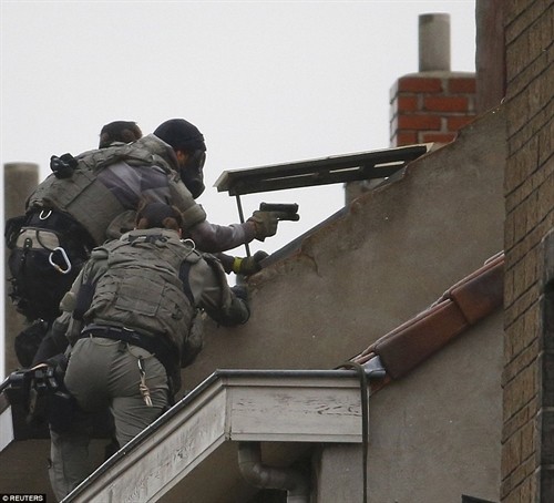 Cảnh sát Bỉ đột kích "làng thánh chiến" truy lùng khủng bố