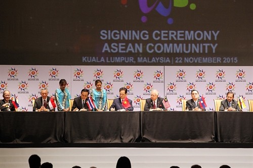 Thủ tướng Nguyễn Tấn Dũng dự Lễ ký Tuyên bố Kuala Lumpur về việc thành lập Cộng đồng ASEAN
