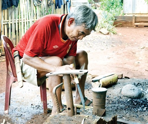 Người giữ nghề rèn truyền thống của đồng bào Mông ở Đắk Ngo