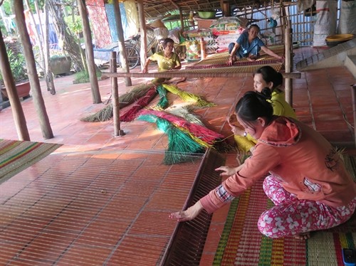 Bảo tồn làng nghề dệt chiếu Định Yên
