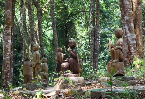Tạc tượng gỗ dân gian nét đẹp văn hóa Tây Nguyên