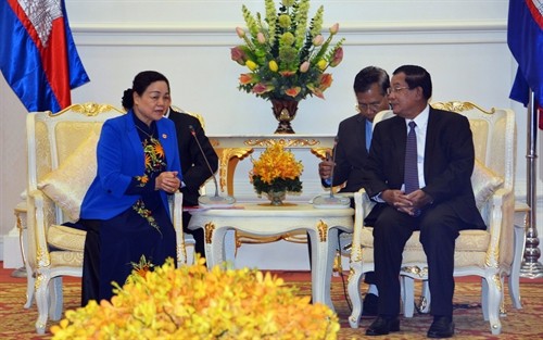 Đoàn đại biểu cấp cao Đảng ta thăm và làm việc tại Campuchia