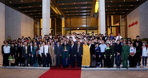 Phó Chủ tịch Quốc hội Tòng Thị Phóng gặp mặt học sinh, sinh viên dân tộc thiểu số đạt thành tích cao trong học tập