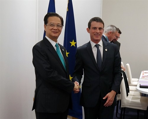 Thủ tướng Nguyễn Tấn Dũng hội đàm với Thủ tướng Pháp Manuel Valls