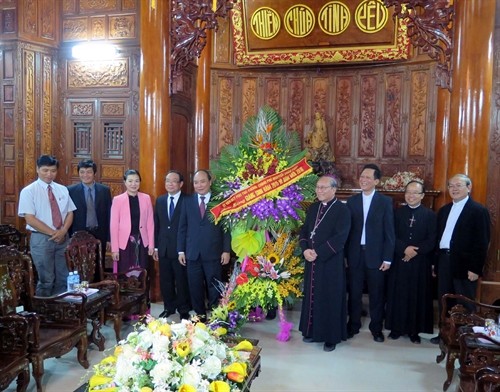 Phó Thủ tướng Nguyễn Xuân Phúc thăm Tòa Tổng Giám mục Giáo phận Huế
