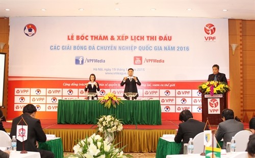 24 câu lạc bộ dự các giải bóng đá chuyên nghiệp Việt Nam 2016 