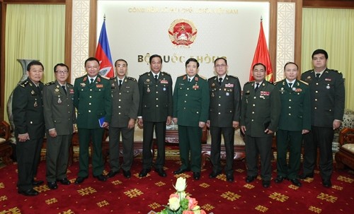 Đại tướng Phùng Quang Thanh tiếp Đoàn Hội Cựu chiến binh Quân đội Hoàng gia Campuchia