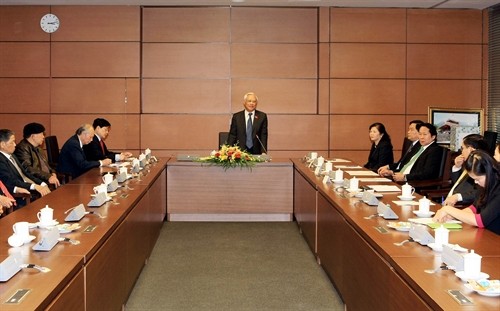 Phó Chủ tịch Quốc hội Uông Chu Lưu tiếp Đoàn đại biểu Quốc hội qua các thời kỳ tỉnh Cao Bằng 