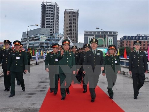 Bộ trưởng Quốc phòng Việt Nam và Trung Quốc điện đàm nhân dịp thiết lập đường dây liên lạc trực tiếp