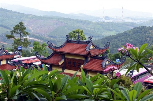 Chùa Ba Vàng - điểm du lịch tâm linh tại Quảng Ninh