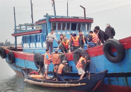 Vụ lật tàu trên biển Bình Thuận: Cả làng chài bàng hoàng sau tin dữ