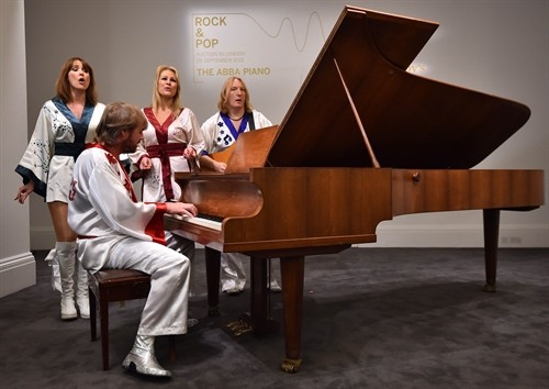 Đấu giá cây đàn piano của nhóm nhạc huyền thoại ABBA