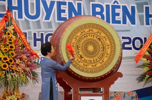 Phó Chủ tịch nước Nguyễn Thị Doan dự Lễ khánh thành và khai giảng Trường THPT chuyên Biên Hòa- Hà Nam