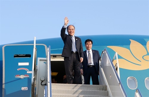 Chủ tịch Quốc hội Nguyễn Sinh Hùng tới New York, bắt đầu tham dự Hội nghị các chủ tịch quốc hội trên thế giới lần thứ 4