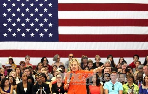 Uy tín bà Hillary Clinton giảm sút trước thềm bầu cử