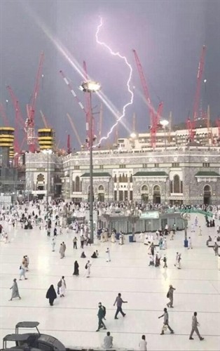 Sập cần cẩu ở Thánh địa Mecca, ít nhất 107 người chết 