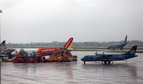 Nhiều chuyến bay bị hủy do cơn bão số 3