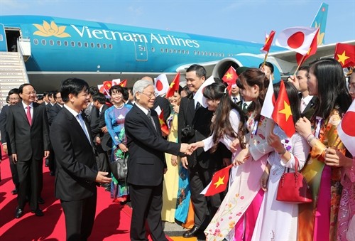 Tổng Bí thư Nguyễn Phú Trọng và Đoàn đại biểu cấp cao Việt Nam đến thủ đô Tokyo, bắt đầu chuyến thăm chính thức Nhật Bản