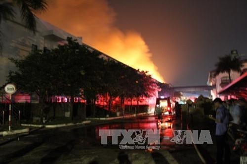 Hỏa hoạn thiêu rụi hàng ngàn m2 nhà xưởng trong Khu công nghiệp Loteco - Đồng Nai 