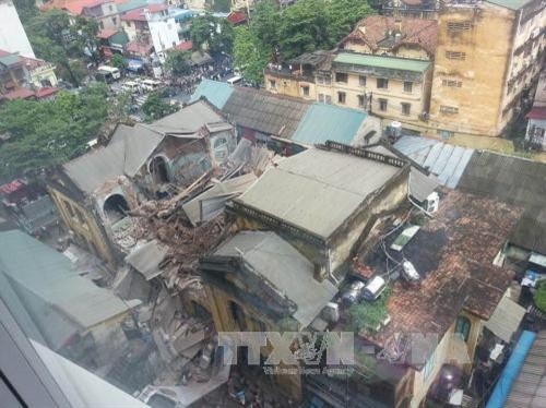 Video vụ sập nhà cổ 107 Trần Hưng Đạo